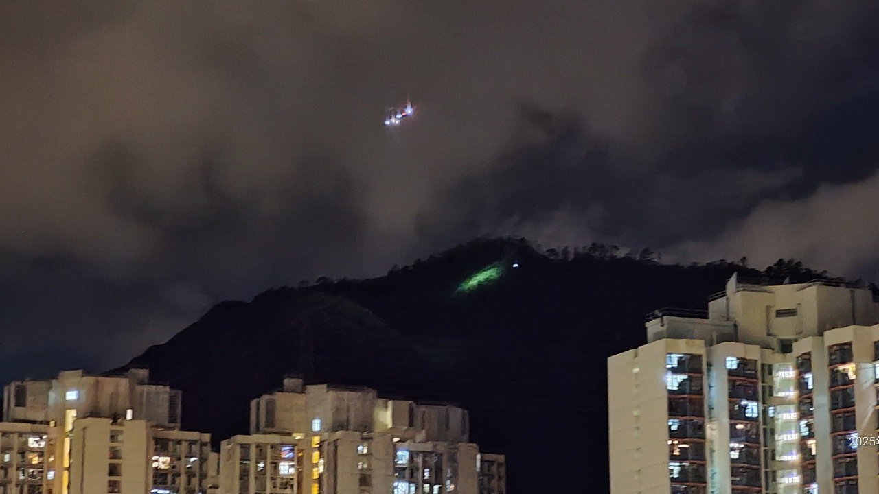 少女獨自行山迷路 慈雲山對上山頭尋獲 由直升機救起幸無受傷  來源網址 : 少女獨自行山迷路-慈雲山對上山頭尋獲-由直升機救起幸無受傷